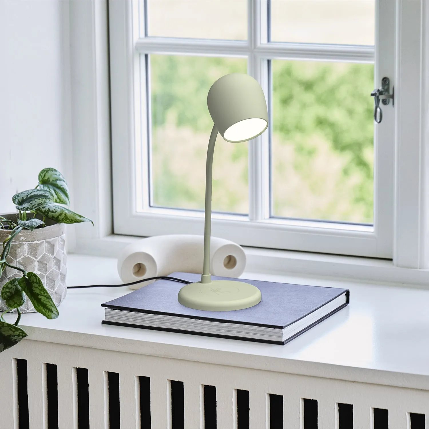 kreafunk | ellie table lamp with speaker   charger | olive - LC