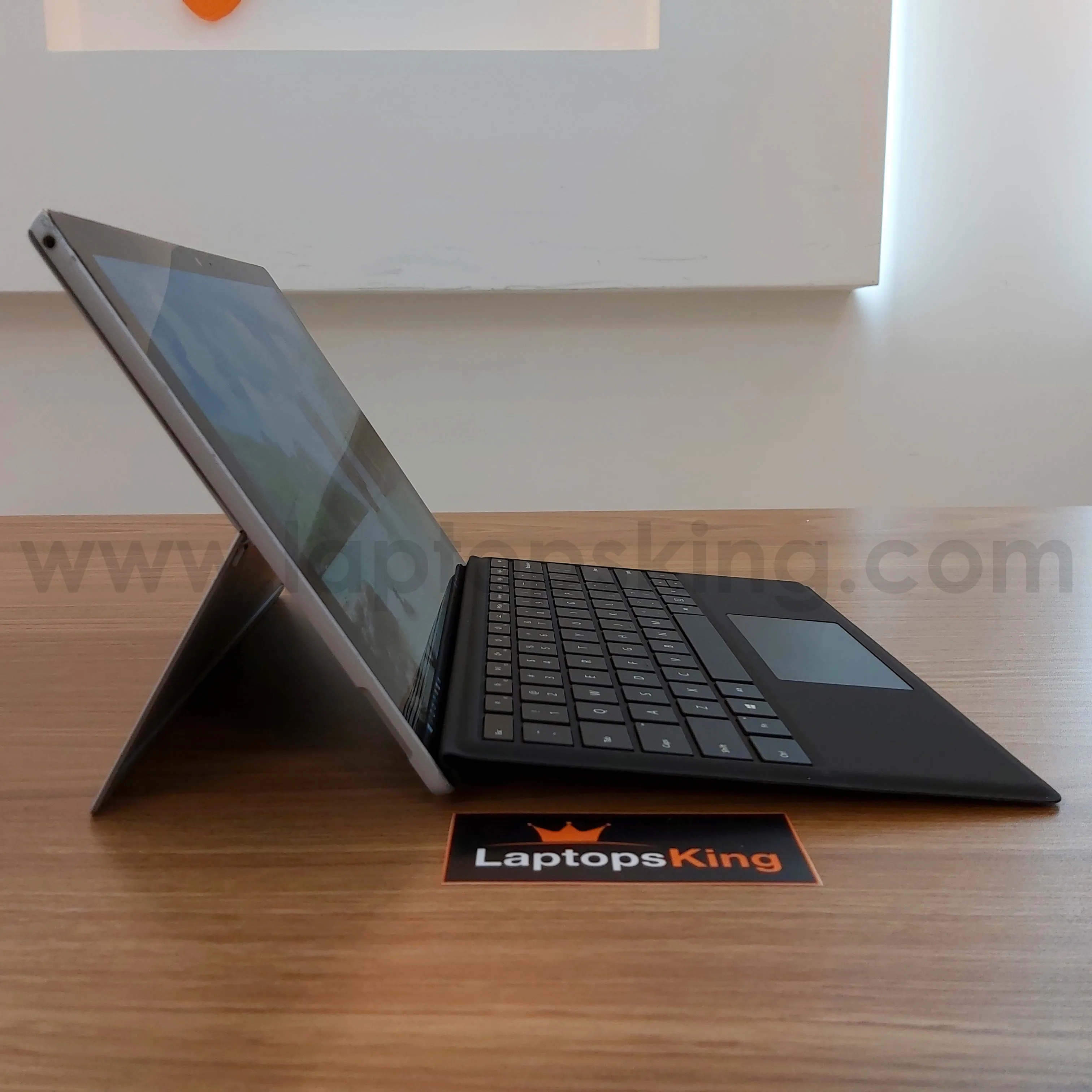 Microsoft Surface Pro 5 i7 2in1 Laptop (Open Box)