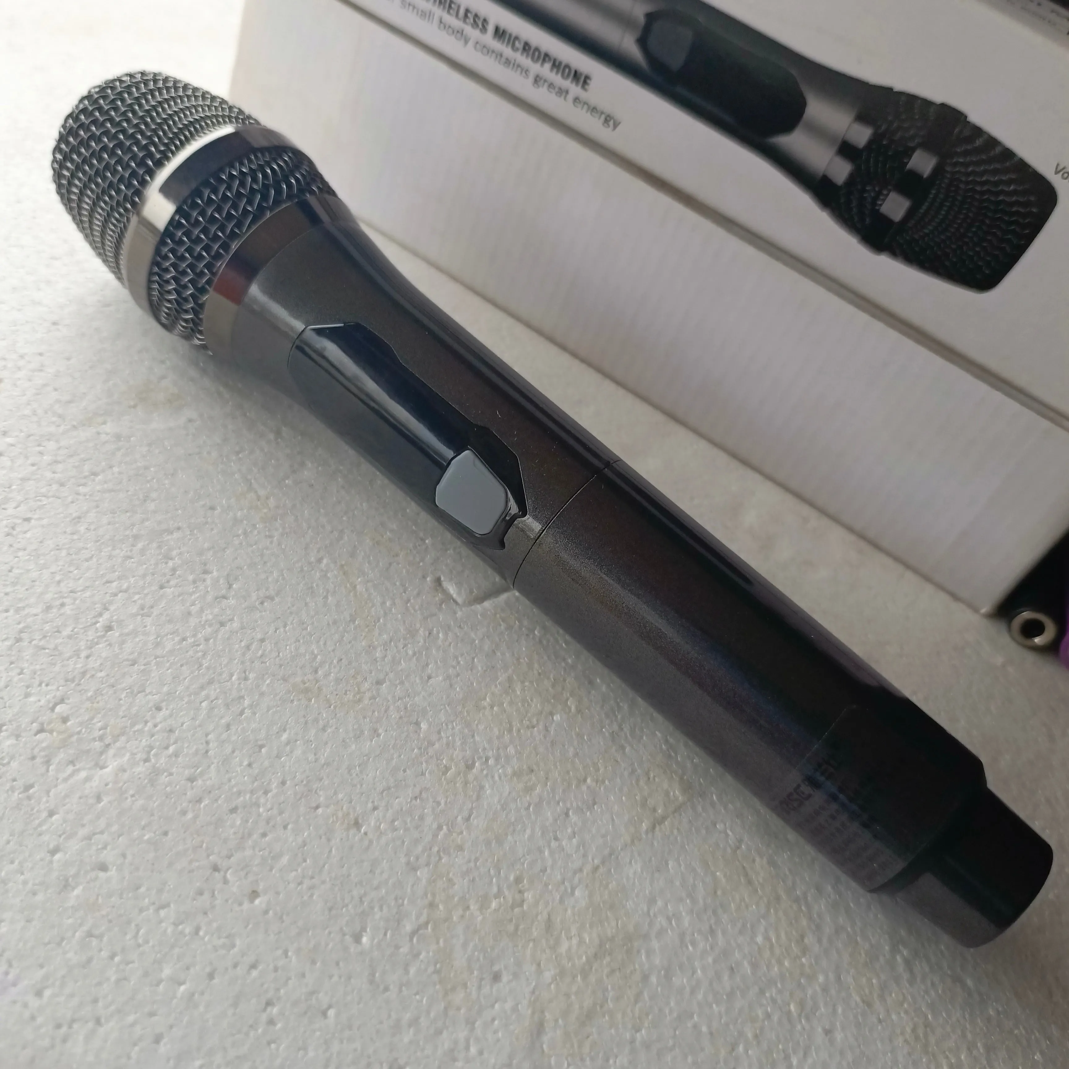 Professional Universal Wireless Dynamic Vocal Microphone with mini Microphone Receiver - Brand New